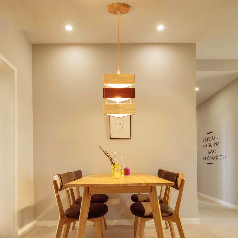Asiatische 1 Kopfdecke Beige Dreiecksuspension Pendellicht mit Holzschatten