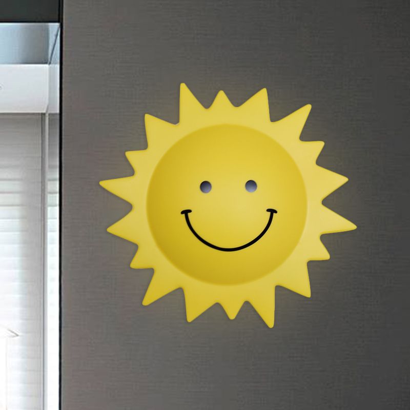 Lámpara de plástico en forma de sol Lámpara de pared LED de dibujos animados en amarillo para dormitorio infantil