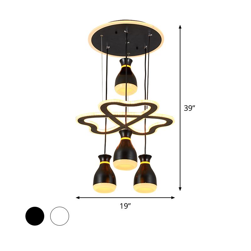 Modernes Weinglas Cluster Anhänger helles Acryl 4-Licht-Esszimmer LED Hängende Deckenlampe in Weiß/Schwarz mit Herzrahmenstrahl