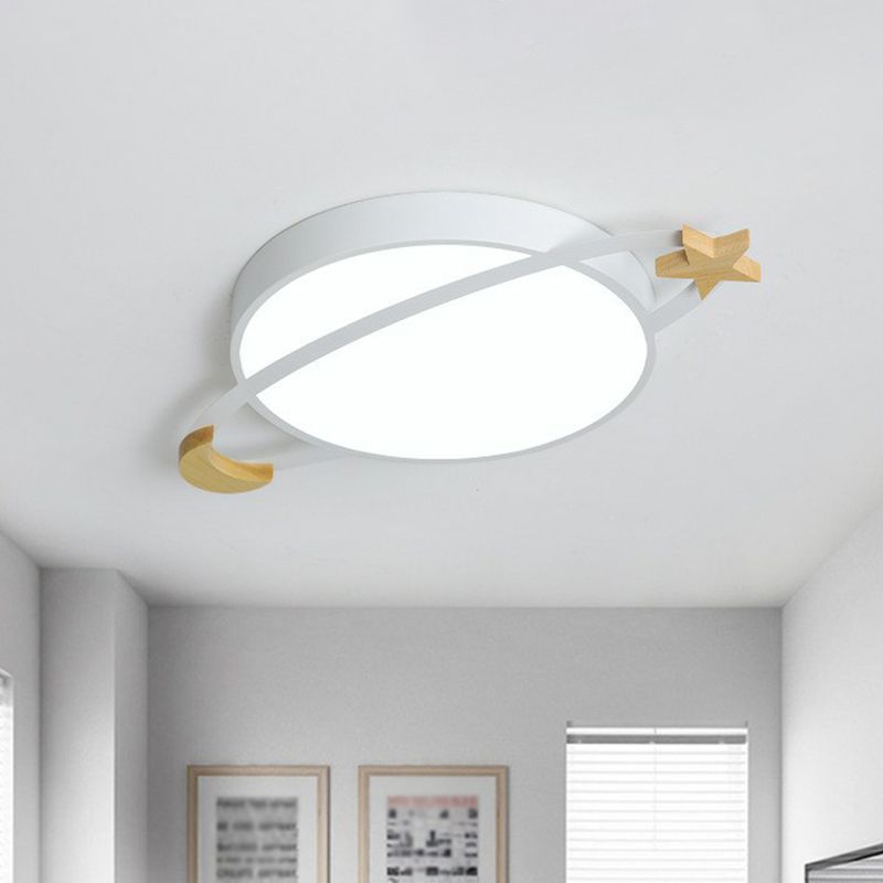 Planeetvormige inbouwlamp Scandinavische metalen slaapkamer LED-plafondlamp met houten maan en ster