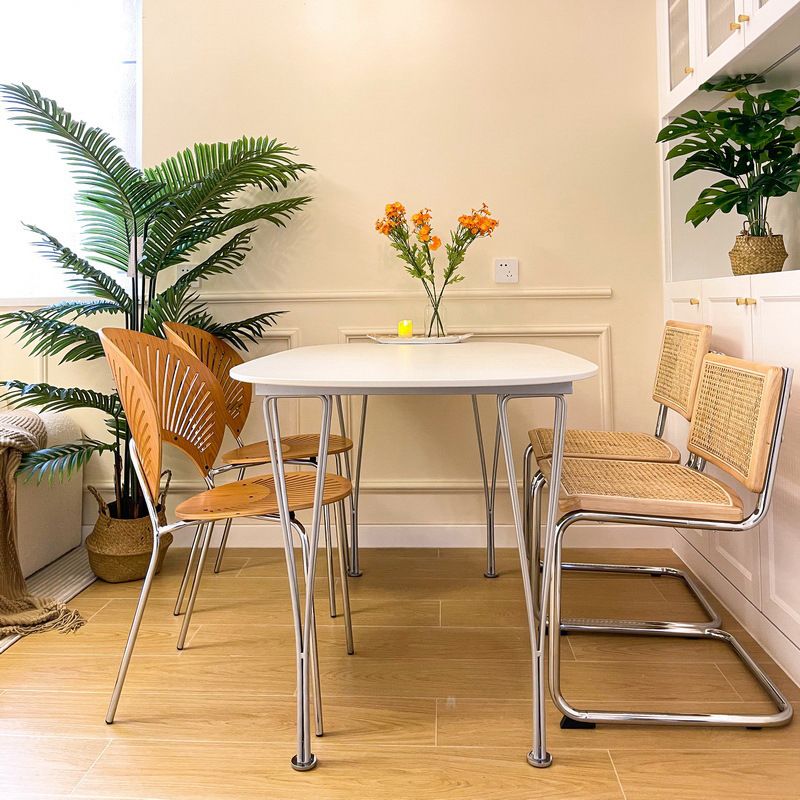 White Solid Wood Table Contemporary Oval Dining Table with 4 Legs