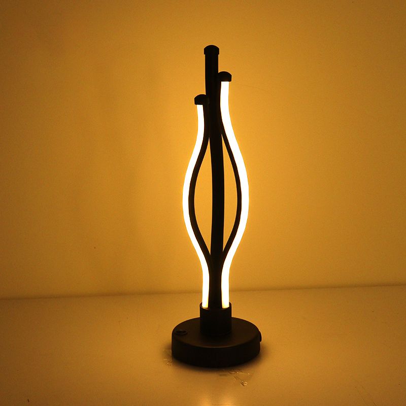Semplicità Lampada da tavolo lineare ristorante metallico Luce notturna a LED in nero
