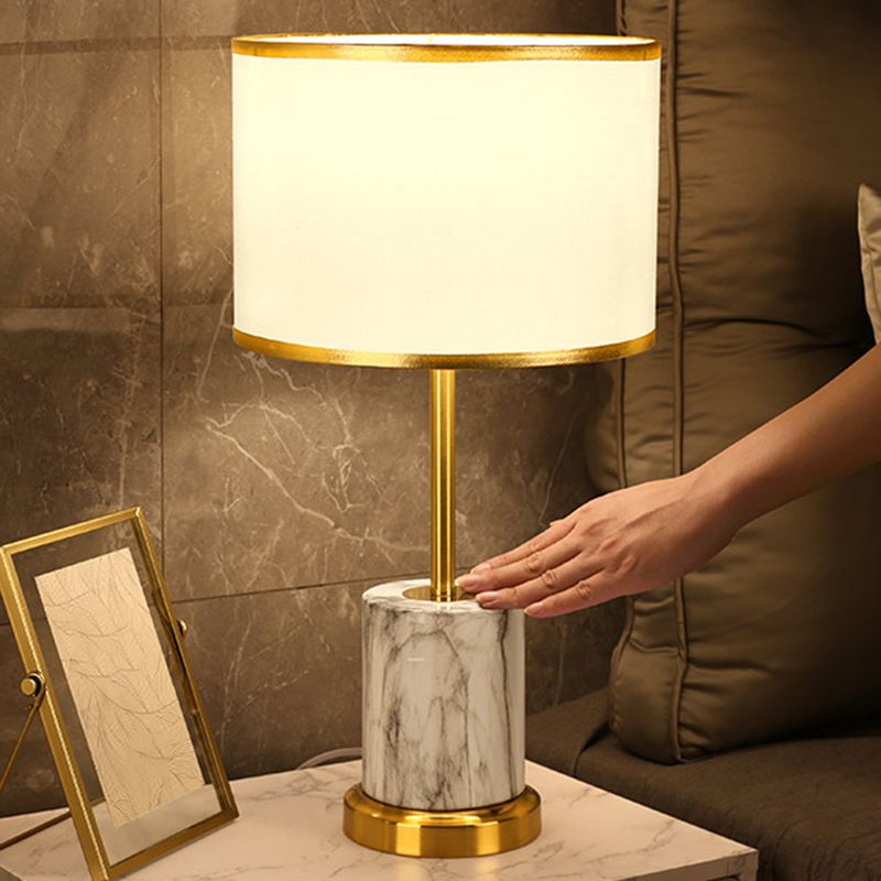 Lampada da tavolo in metallo postmoderno a 1 luce con luce di controllo del sensore touch
