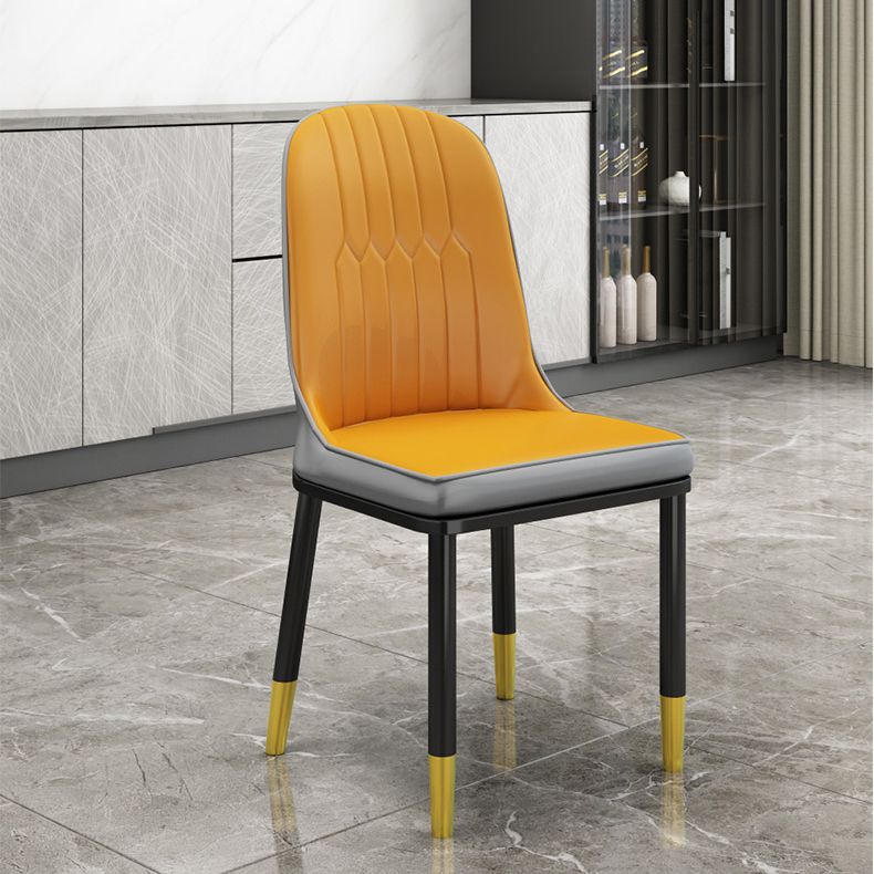 Silla de comedor sin brazos con respaldo sólido de comedor de cuero de PU de estilo escandinavo