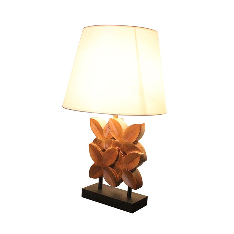 Iluminación de mesa de sombra de Empire Tela retro 1 Bulbo Lámpara de soporte de noche blanca con base de hoja tallada