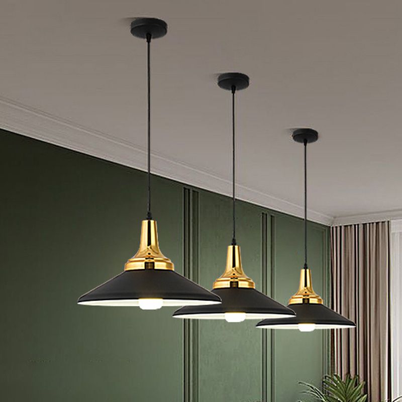 Triangle Dinning Room Down Lighting Pendant Metal Metal Modern Style suspendu Pendant Light