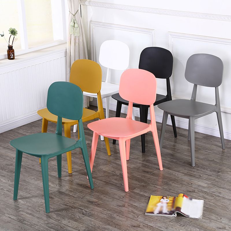 Open rug Armloze eetkamerstoelen Scandinavische plastic eetkamerstoel (set van 4)