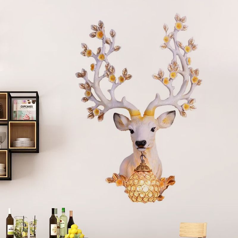 Globe Living Room Wall Lightture Crystal Crystal 1 Light Light White / Tan Sconce lampe avec plaque arrière en résine de cerf