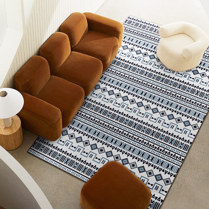 Black Modern Rug Polyester Graphic Rug Tear Resistant Rug for Living Room