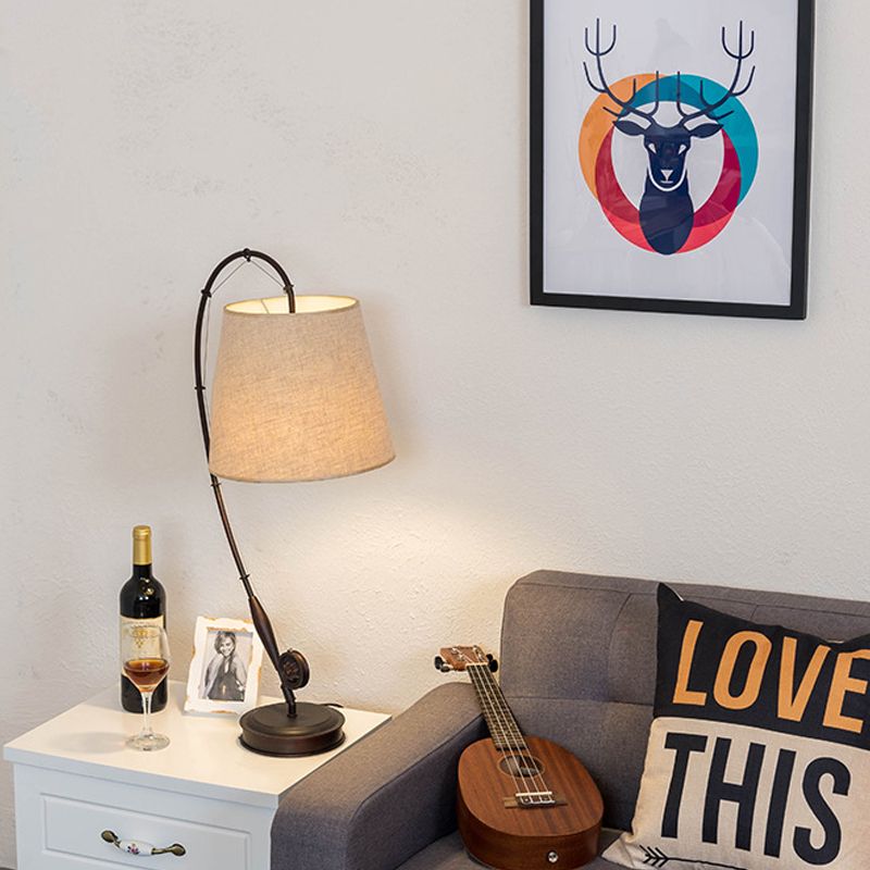 Braune Angelrute Tischlampe traditioneller Stoff 1 hell Schlafzimmer Nachttischlampe