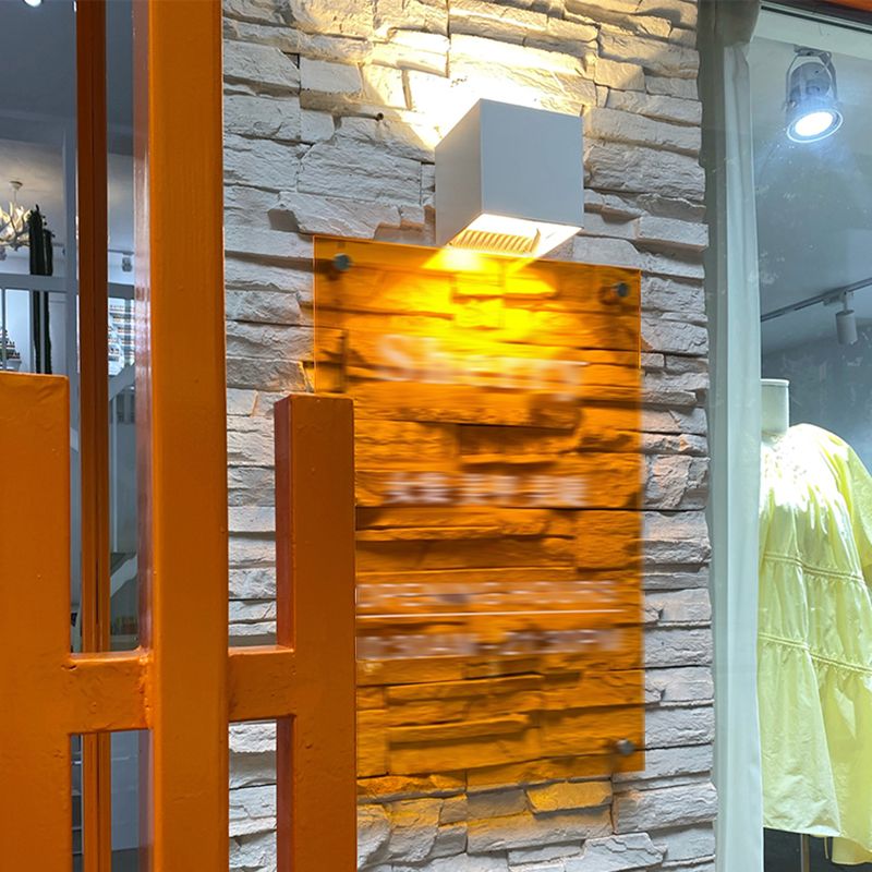 Quadratische Metallwandlampen 1-Licht-LED Moderne Außenwandhalterlampe für Garten