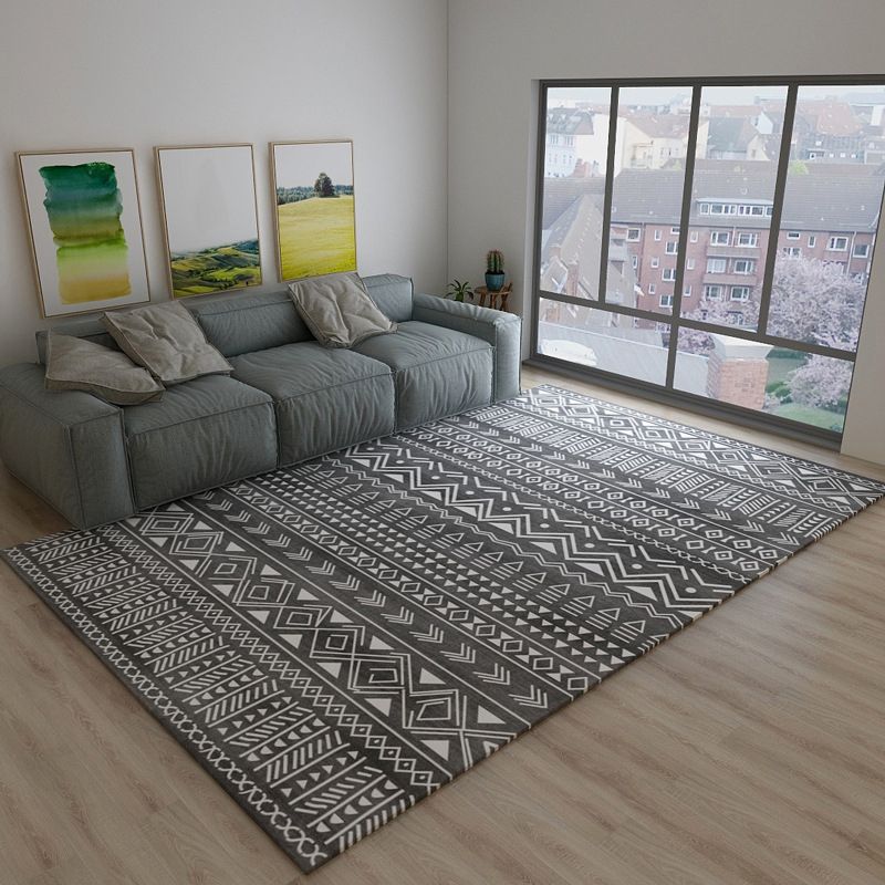 Black Retro Rug Polyester Graphic Rug Washable Indoor Rug for Living Room