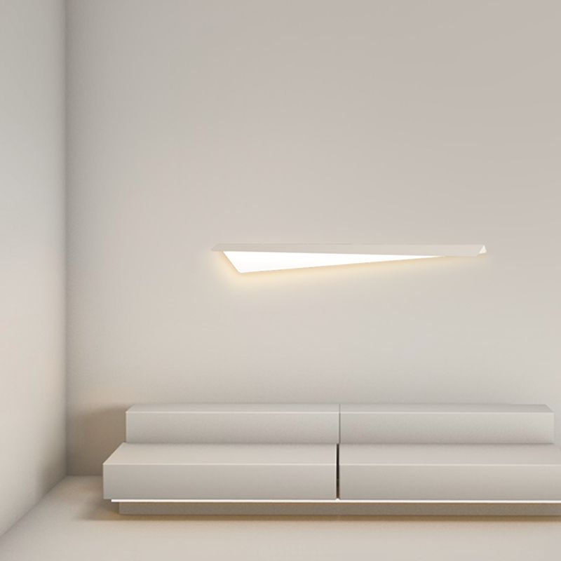 Metal Linear Shape Wall Light Modern Style 1-Light Wall Mounted Light Fixture in White