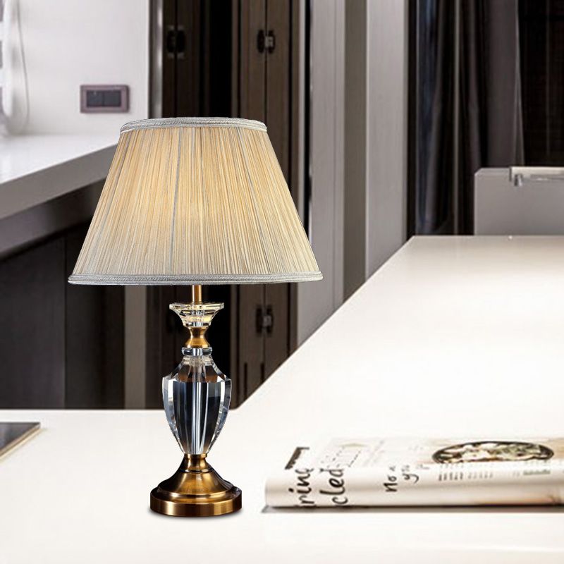 Tombre de tela Tombra plisada Luz de noche de estilo tradicional 1 Lámpara de mesa de dormitorio ligero en gris crema con base de cristal de urna