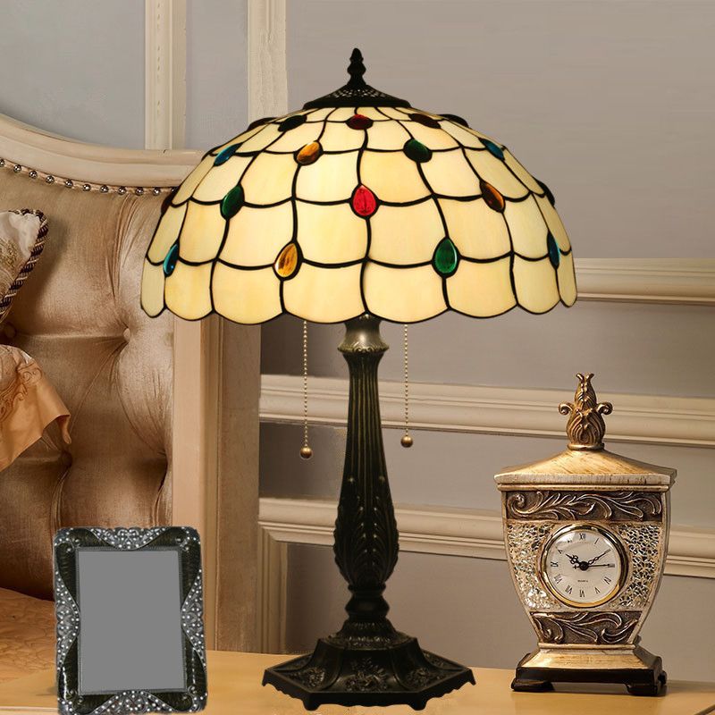Table perlé Light Tiffany Style Treated Verre 1 Light Antique en laiton de nuit pour le chevet
