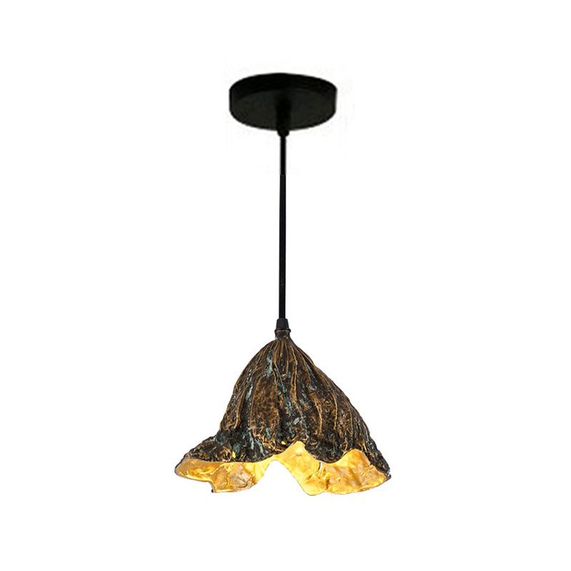 Forme de feuille de lotus flétrie Éclairage suspendu en métal de style postmoderne Lampe suspendue pour le chevet