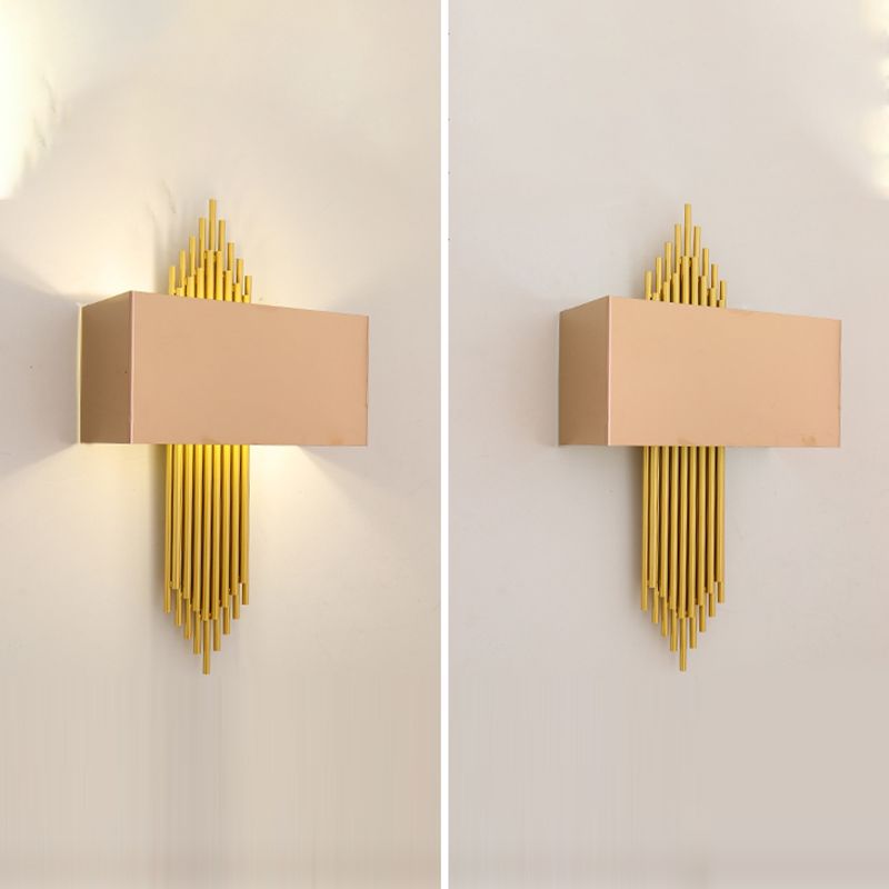 Luminaire en métal d'or postmoderne Lumièrement 2 bulbes d'éclairage mural mural pour chambre à coucher