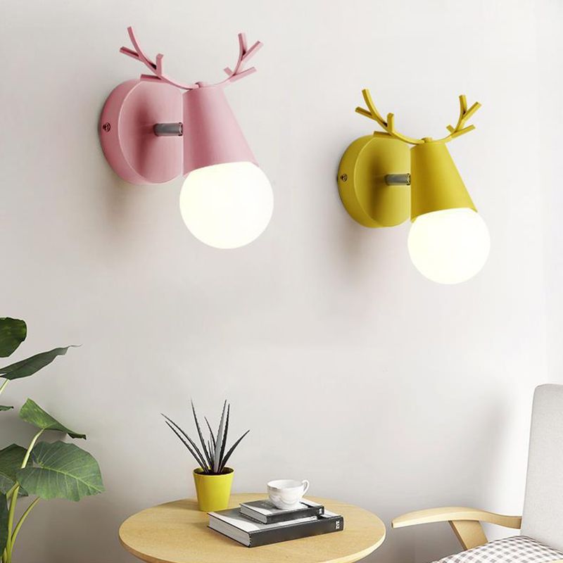 Metal Unique Shape Wall Lights Modern Style 1 Light Wall Sconce for Bedroom
