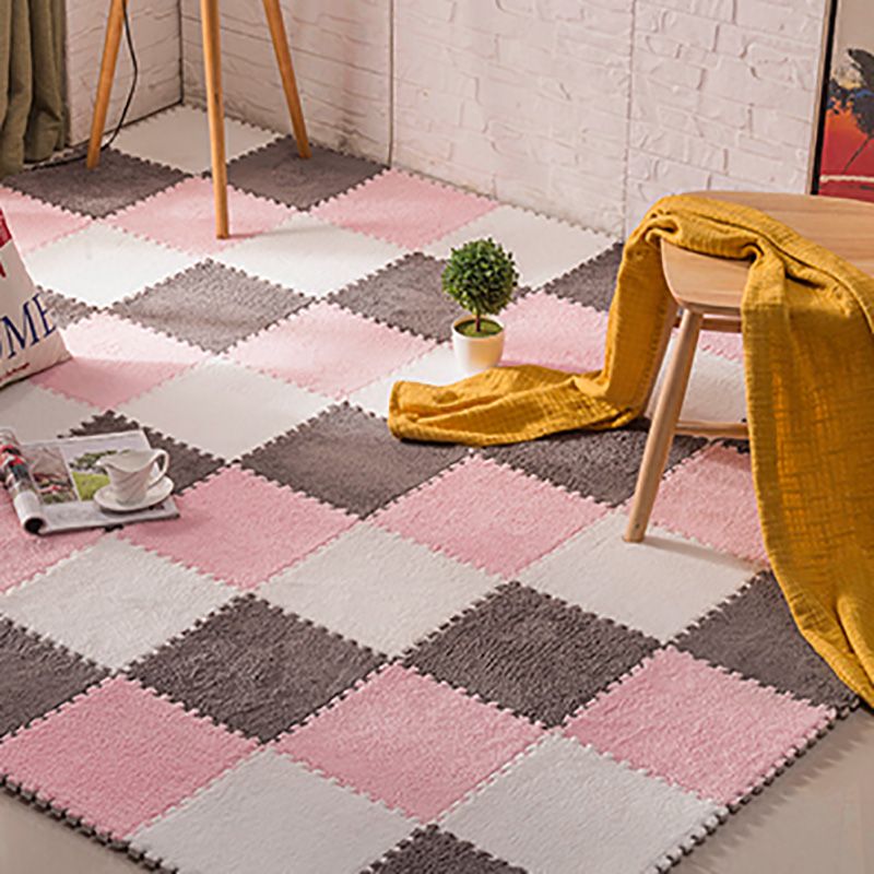 Indoor Carpet Tiles Color Block Interlocking Stain Resistant Carpet Tiles