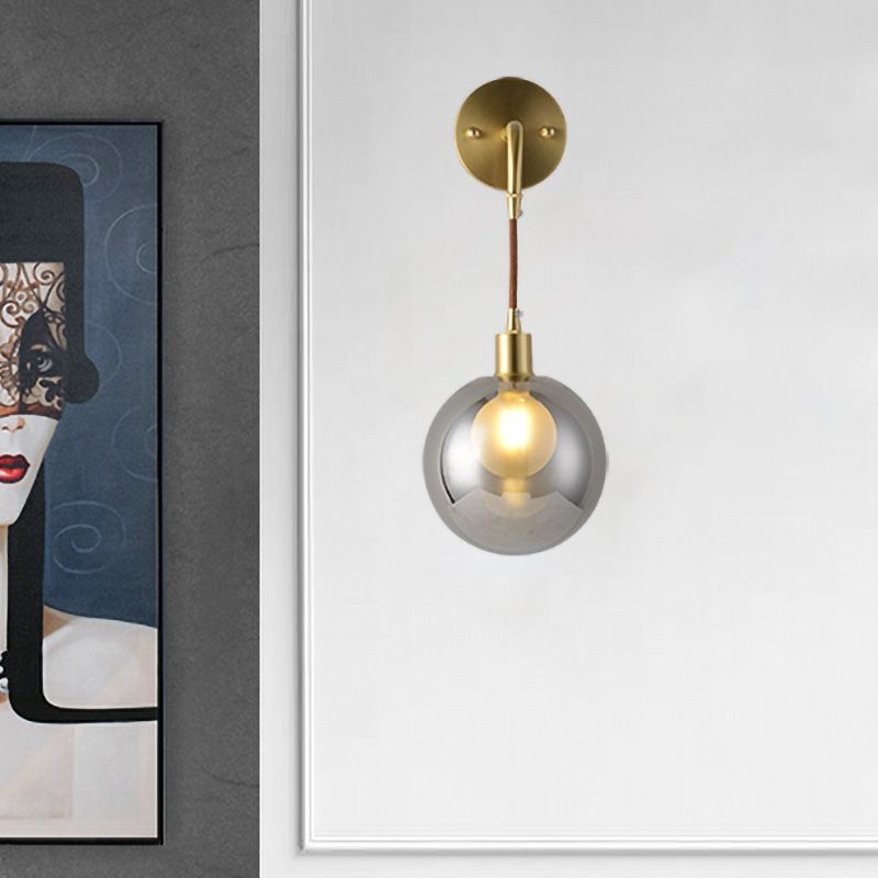 1 lampada da parete per angolo leggero lampada da parete per finitura in ottone postmoderno con sfumatura di vetro grigio fumo