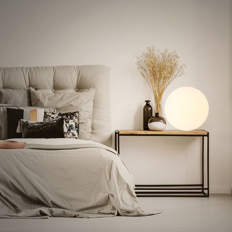 1-Kopf-Wohnzimmertischlampe nordisches Nachttischlicht mit kugelförmiger weißer Glasschatten