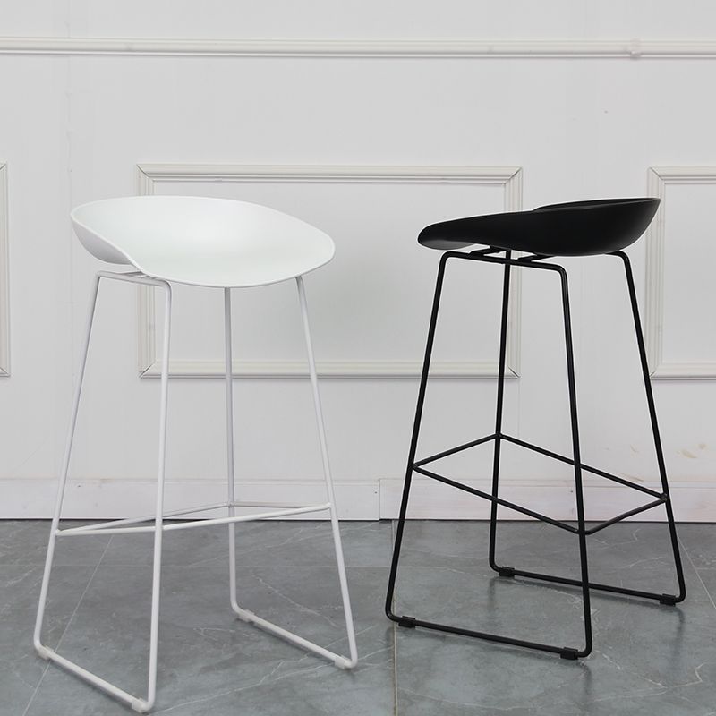 Scandinavian Plastic Bar Stools Footrest Indoor Counter Stool with Metal Legs