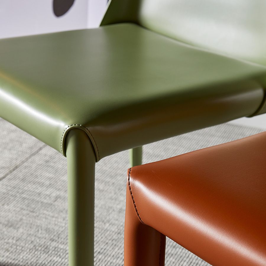 Chaise d'appoint en cuir de selle de restaurant de style design, finition mate, chaise de salle à manger Parsons