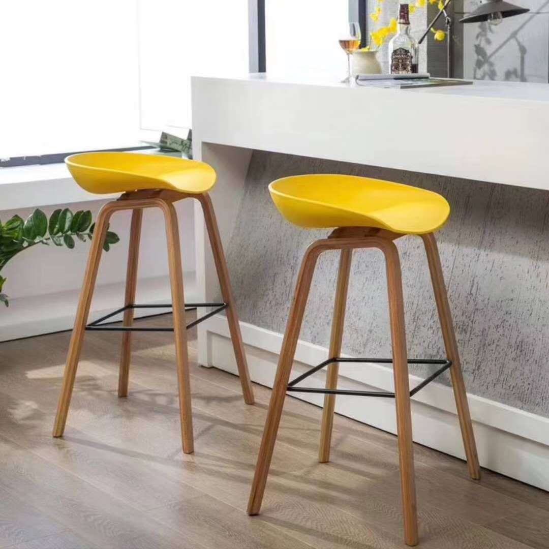 Indoor Plastic Bucket Seat Scandinavian Armless Bar Height Stool with Wood Legs