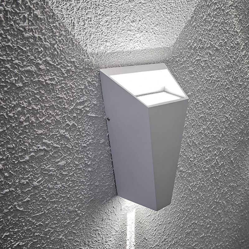 Geometric-shaped Metal Wall Mount Lamp Modern Simplicity 2-Lights Outdoor Waterproof Wall Sconce for Garden Balcony