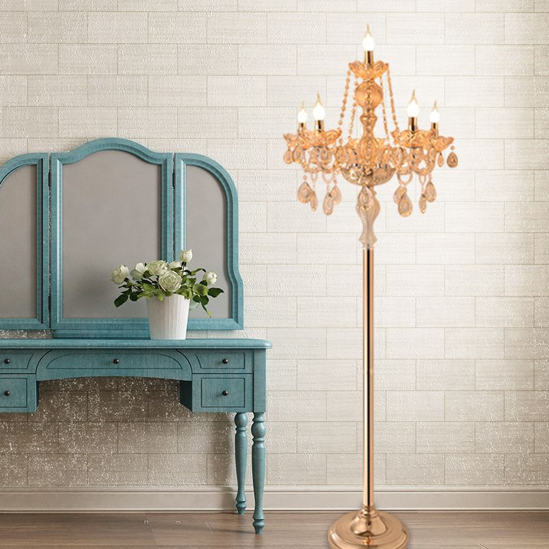 Lámpara de lectura de la sala de velas Cristal transparente tradicional 5/6 bulbos dorado luz de pie con sombra blanca