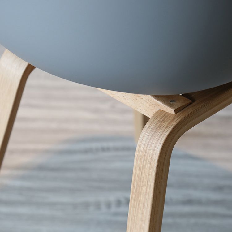 Zeitgenössischer Stil Plastik Esszimmerstuhl Küchenarm Stuhl mit Holzbeinen