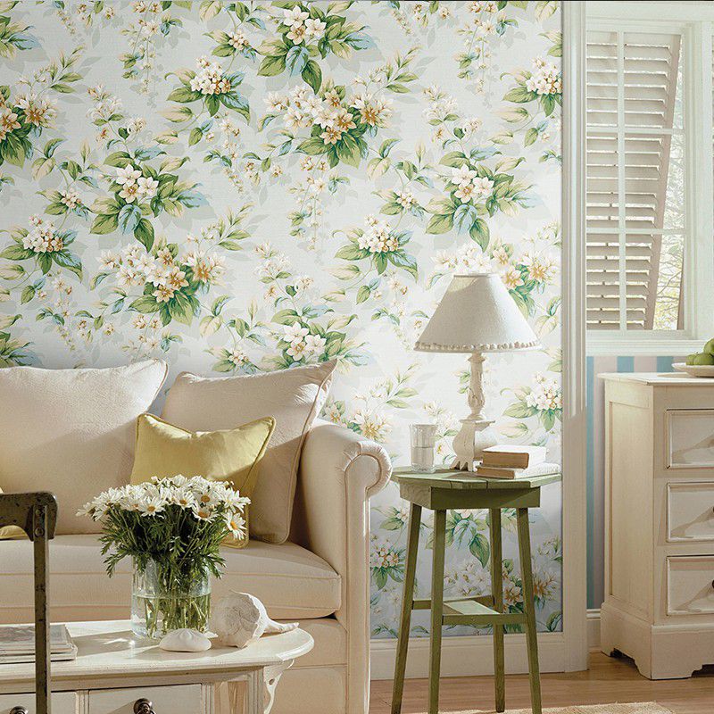 Floweret Wallpaper Roll Countryside Paper Made Wall Decor in Green and White for Bedroom