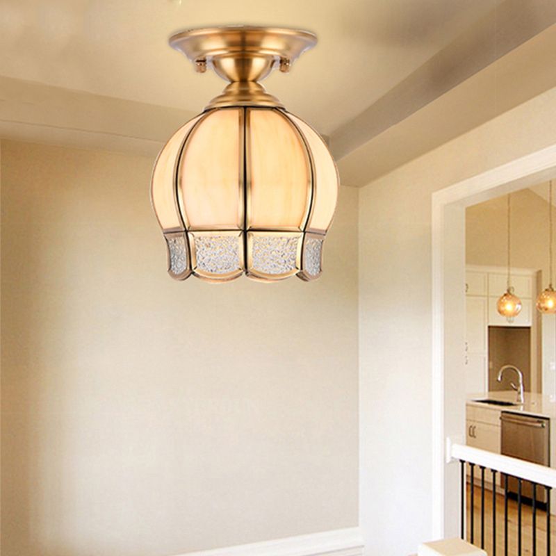 Dôme Semi-Flush Mount Lamp Tradition Lait Lait 1 Bulb Ceiling Mounted Light in Brass for Balcony