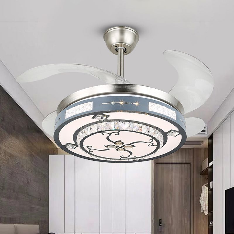 Runde Hanging Lüfterlampenlampe Moderne Kristall 19 "breites LED Silber Semi Flush Mount Light, 4 Klingen