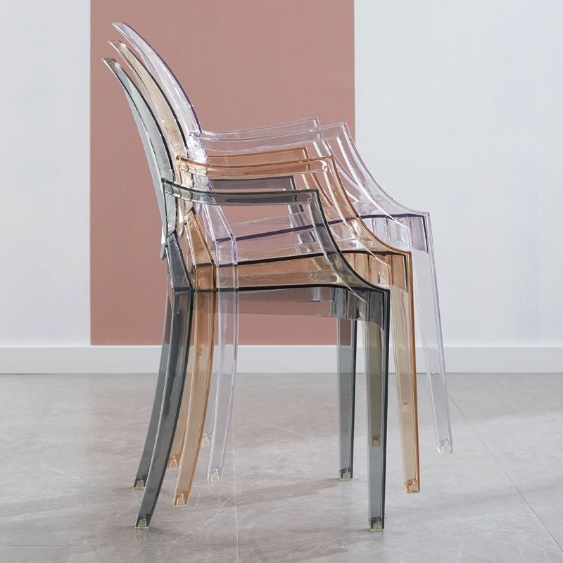 Bras en plastique de style contemporain dinant les chaises latérales empilables à dos ouvert de chaises