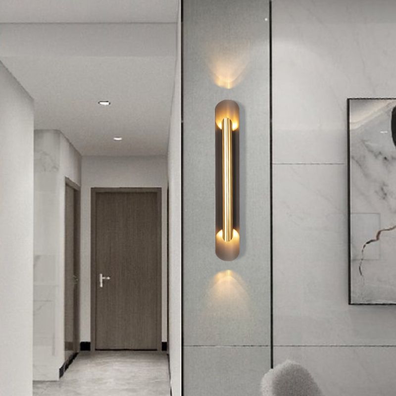 Lineare Form Metallwandbeleuchtung moderner Stil 2 Leuchten Wandmontierte Beleuchtung in Messing