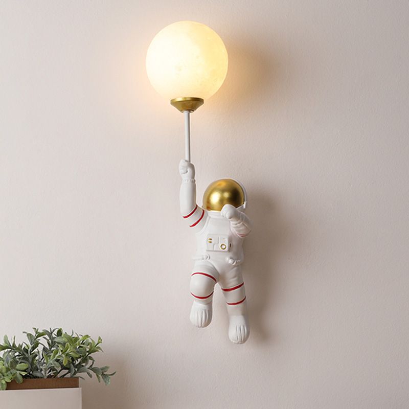 Astronauts Resin Material Wall Sconce 1 Head Wall Mounted Light Fixture for Child Room