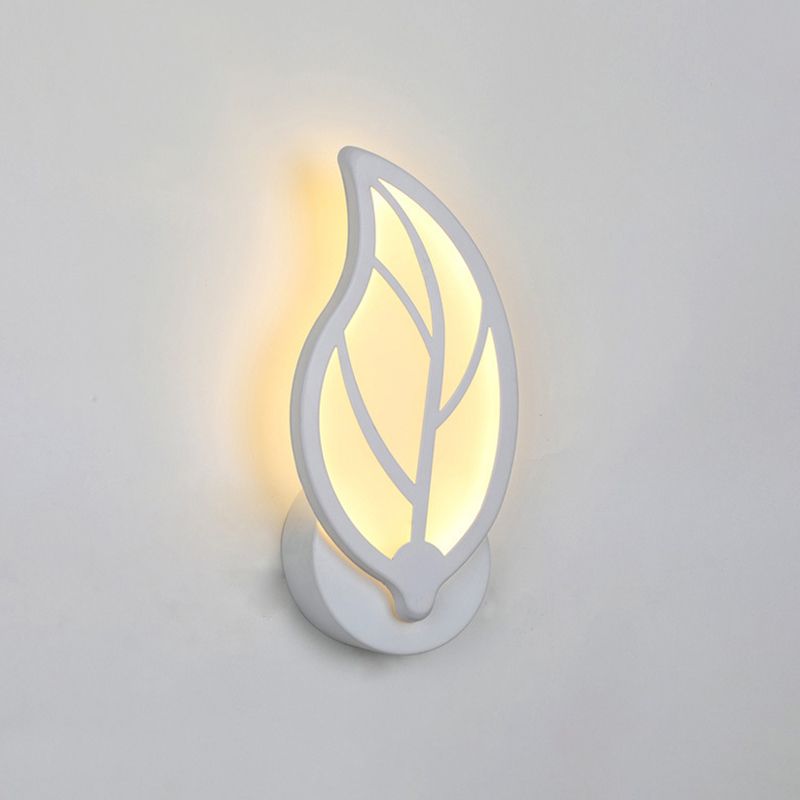 1-Light Geometric Wall Mount Light Modern Style Metal Wall Mount Lighting in White