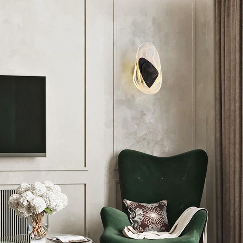 Metal Modern Wall Sconce Geometric Shape Wall Light with Glass Shade for Living Room