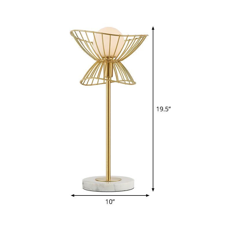 Globe Metal Night Table Light Moderniste 1 Bulbe Gold Trill Stand pour salle d'étude