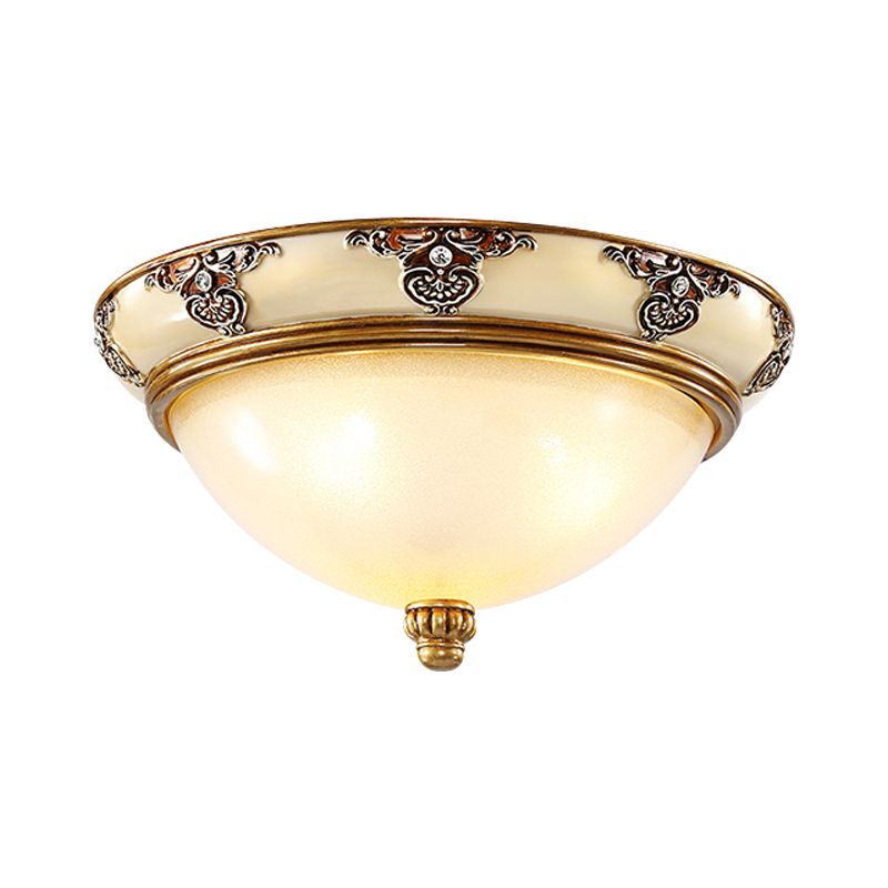 Classic Dome Shade Flush Monte Opal Glass 3 Bulbi 15 "/19" Larghezza Flush Soffsh Light Fixture in Gold
