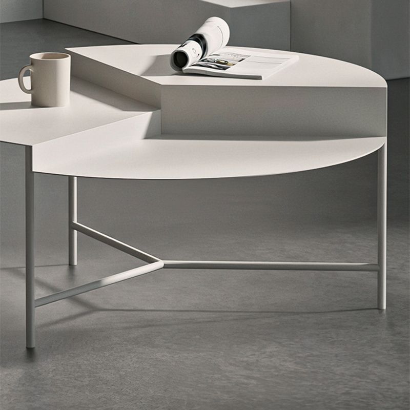 Mid-Century Modern Rond Coffee Table with 3 Legs in Iron 17.72" High