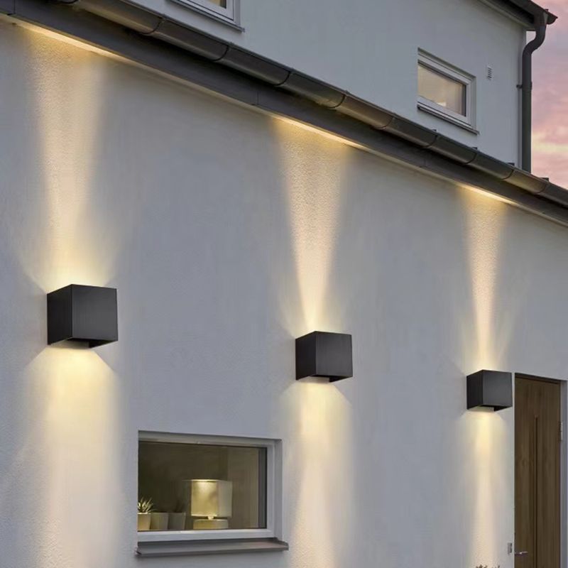 Square Shape Wall Lamp Modern Style Metal 2 Lights Sconce Lamp in Black/White
