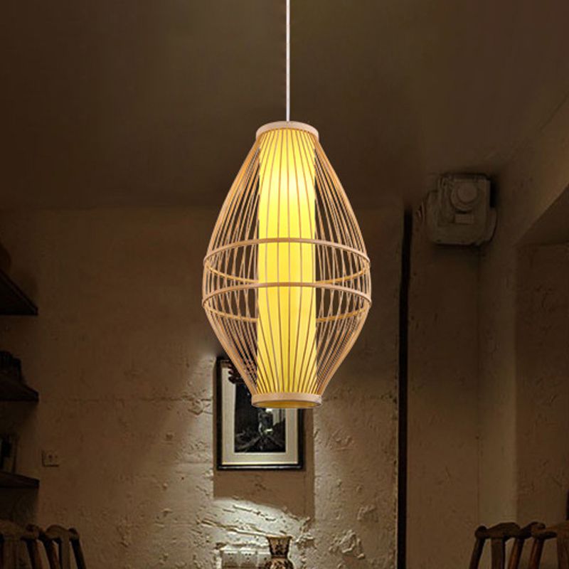 Lumière suspendue beige tissée à la main avec une teinte ovale style asiatique à 1 lampe en bambou à la lumière