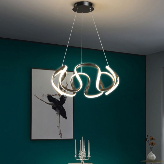 Luz de colgante lineal LED de aluminio en una lámpara de araña de hierro forjado de estilo minimalista moderno con sombra acrílica