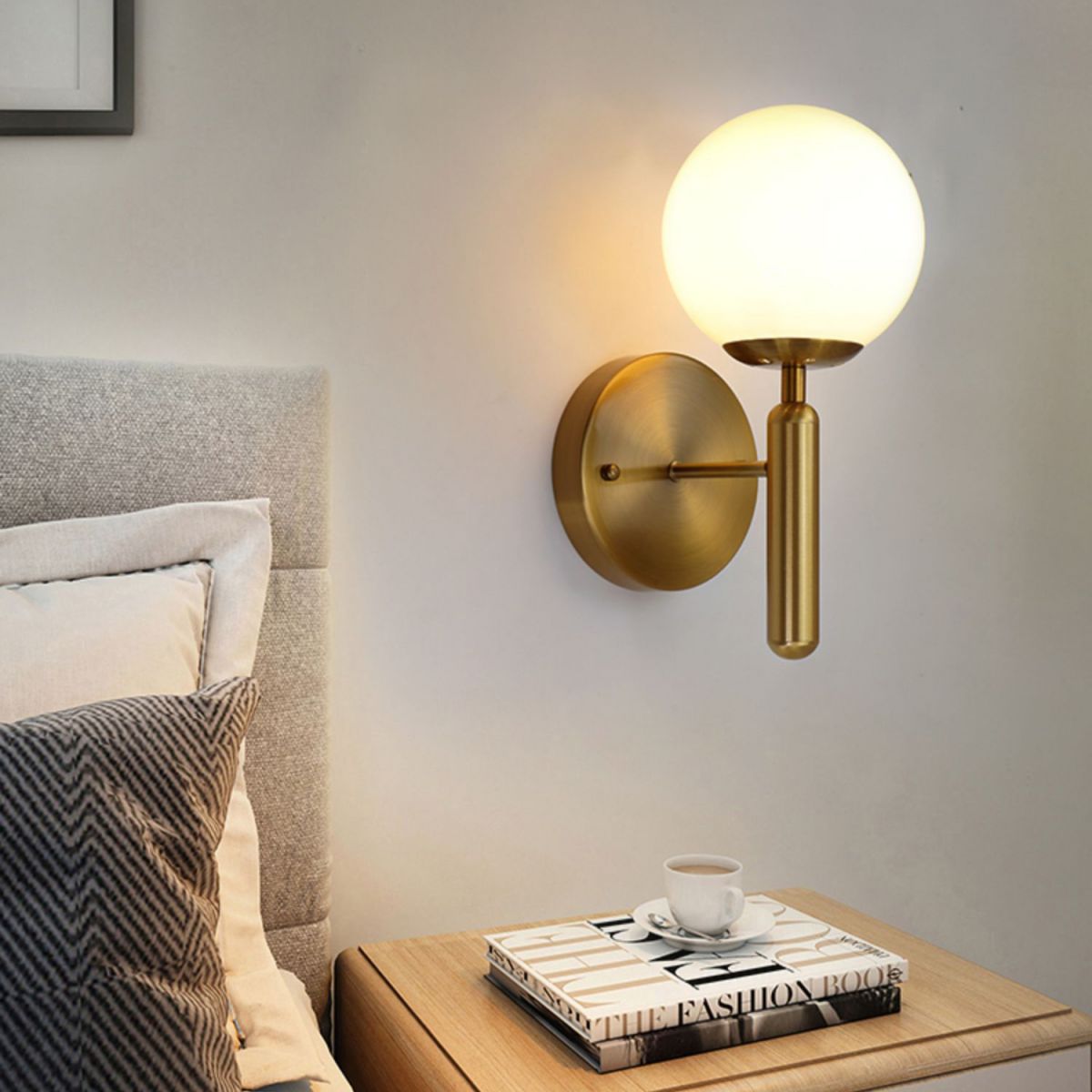 Modern Creative Globe Wall Lamp Wrought Iron Indoor Wall Sconce with Glass Shade