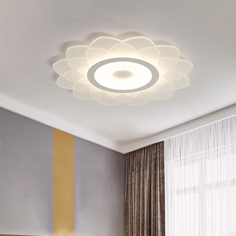 White Blossom Flower Flush Mounted Light Modernist 16.5"/20.5"/31" Wide LED Acrylic Ceiling Lighting in Warm/White Light