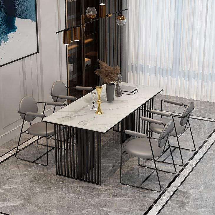 Mesa de comedor de lujo tradicional Mesa de piedra sinterizada con marco de oro para uso en el hogar