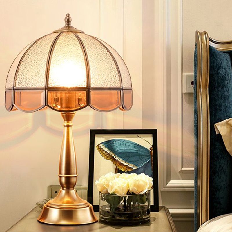 1 Kopfwasserglas Tischlampe Traditionelle Bronzekuppel Schlafzimmer mit überbrochenem Nachtlicht