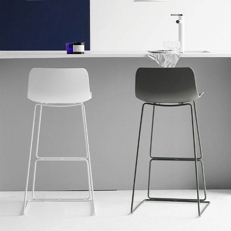 Modern Style Bar-stool Bucket Plastic Bar Stool with Metal Legs for Home